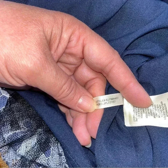 Eliza J Lace, sleeveless, v-neck, Belted, Midi Dress, zip back, 3 layer lining - Picture 10 of 12